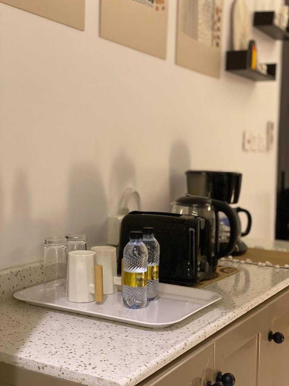 شقة غرفة وصالة بالعقيق Apartment