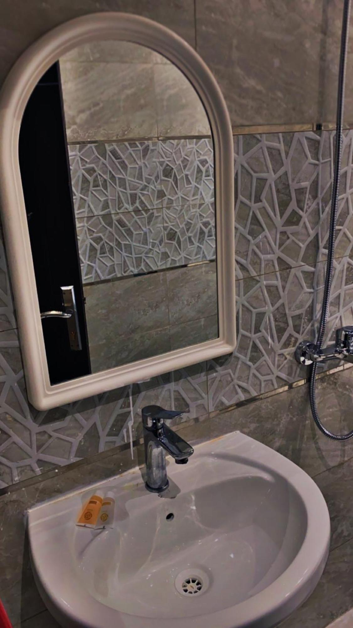 شقة غرفة وصالة بالعقيق Apartment *